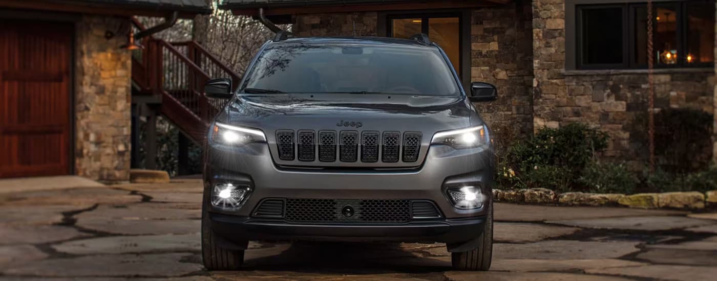 A grey 2023 Jeep Cherokee Altitude Lux is shown from the front after leaving a Jeep dealer near Rockford.